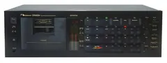 Черен касетъчен дек Nakamichi Dragon с отделение за касета, индикатори за нивото и много бутони