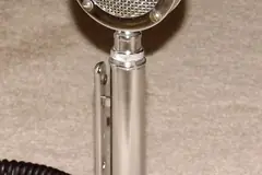 Стар сценичен микрофон